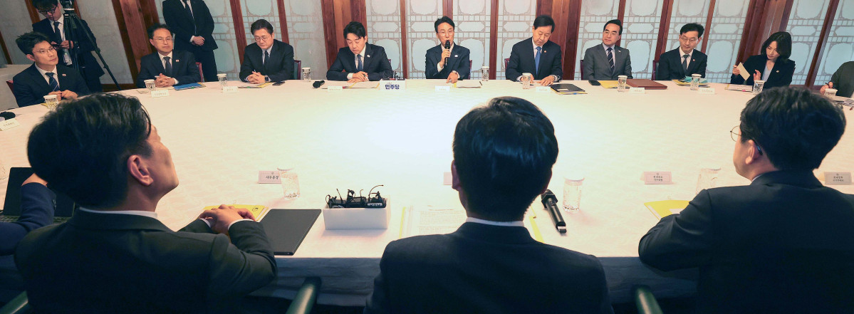 ▲김민석 국무총리가 22일 오후 서울 종로구 국무총리공관에서 열린 제8차 고위당정협의회에서 발언을 하고 있다. 신태현 기자 holjjak@