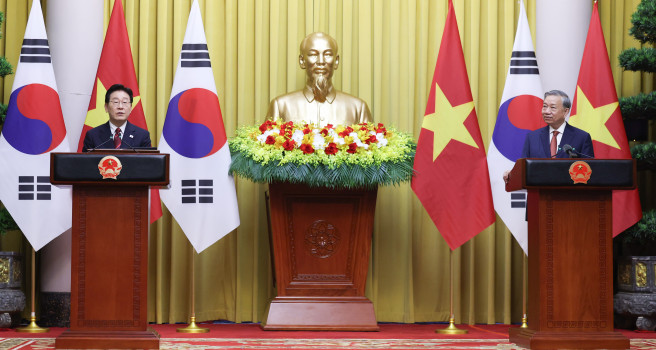 ▲이재명 대통령과 또 럼 베트남 공산당 서기장 겸 국가주석이 22일(현지시간) 하노이 주석궁에서 공동언론발표를 하고 있다. (연합뉴스)