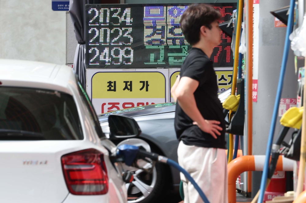 ▲서울의 한 주유소에 유가 정보가 표시돼 있다. (김예연 인턴기자 kimye@)