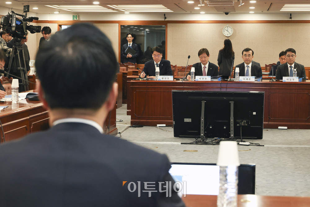 ▲국회 '윤석열 정권 정치검찰 조작기소 의혹 사건 진상규명 국정조사특별위원회(국조특위)'가 23일 서울 영등포구 금융감독원에 '쌍방울 주가 조작 무마 의혹'과 관련해 현장조사를 실시하고 있다. 국회사진기자단