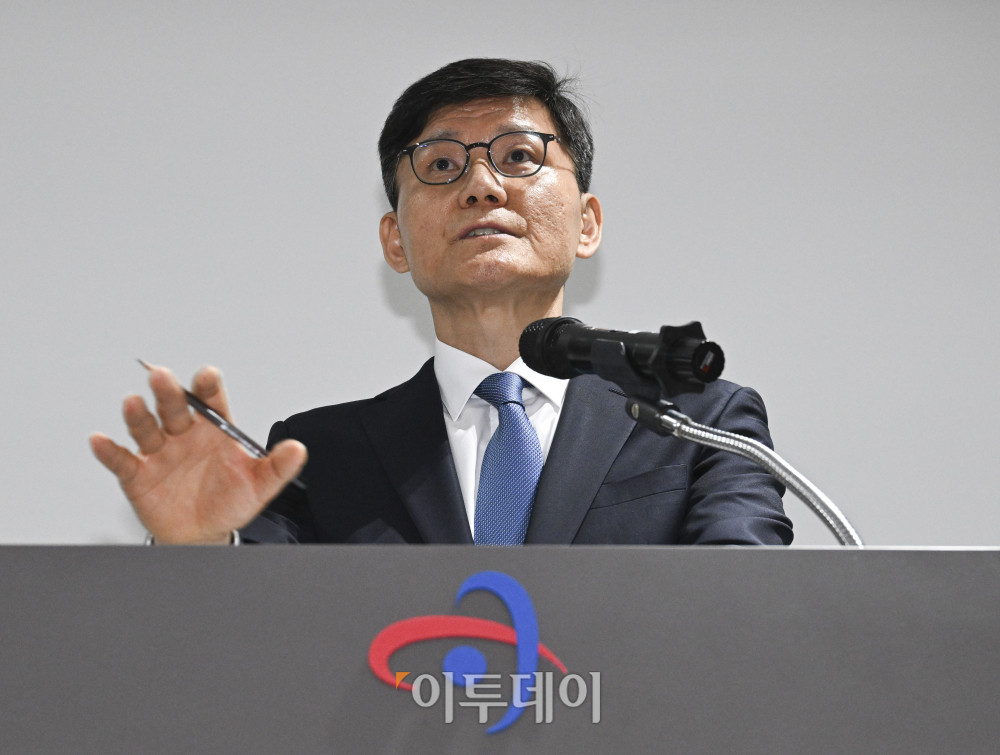 ▲정상우 감사원 사무총장이 23일 서울 종로구 감사원에서 열린 윤석열 정권 정치검찰 조작기소 의혹 사건 진상규명 국정조사특별위원회 현장조사에서 현황 보고를 하고 있다. 국회사진기자단
