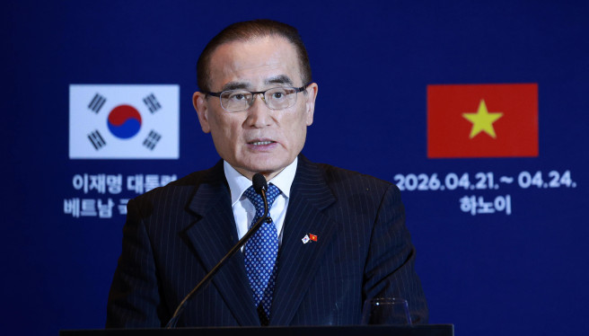 ▲위성락 국가안보실장이 23일 베트남 하노이 한 호텔의 한국프레스센터에서 이재명 대통령의 국빈방문에 관한 브리핑을 하고 있다. (연합뉴스)