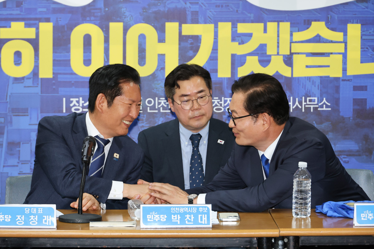 ▲민주당 인천 현장 최고위, 손잡은 정청래-송영길 (연합뉴스)