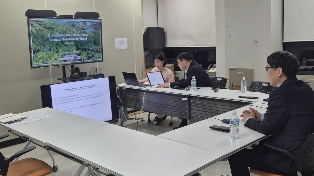 ▲산림청은 23일 ‘지속가능한 산림경영 기반 목재 생산 및 활용’을 주제로 글로벌 웨비나를 개최했다. (사진제공=산림청)