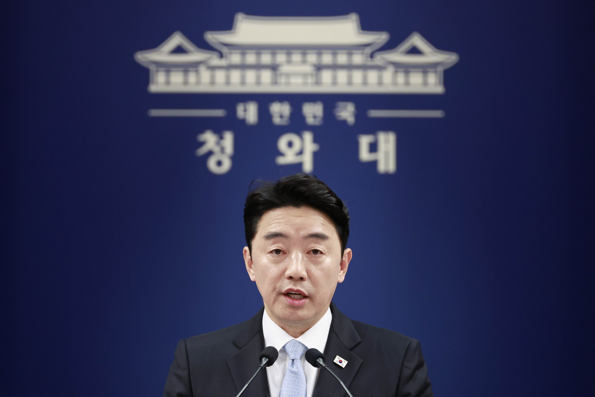 ▲강훈식 대통령비서실장이 24일 청와대 기자회견장에서 비상경제 상황 관련 브리핑을 하고 있다. 2026.4.24 [청와대통신사진기자단]