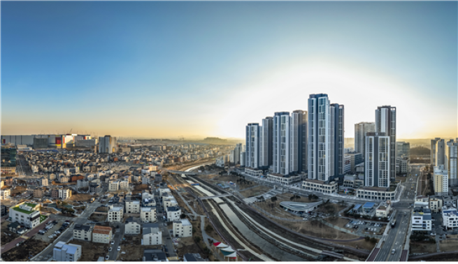 ▲반도건설 고덕 유보라 더 크레스트 뒤로 삼성전자 평택캠퍼스가 보인다. (사진제공=반도건설)