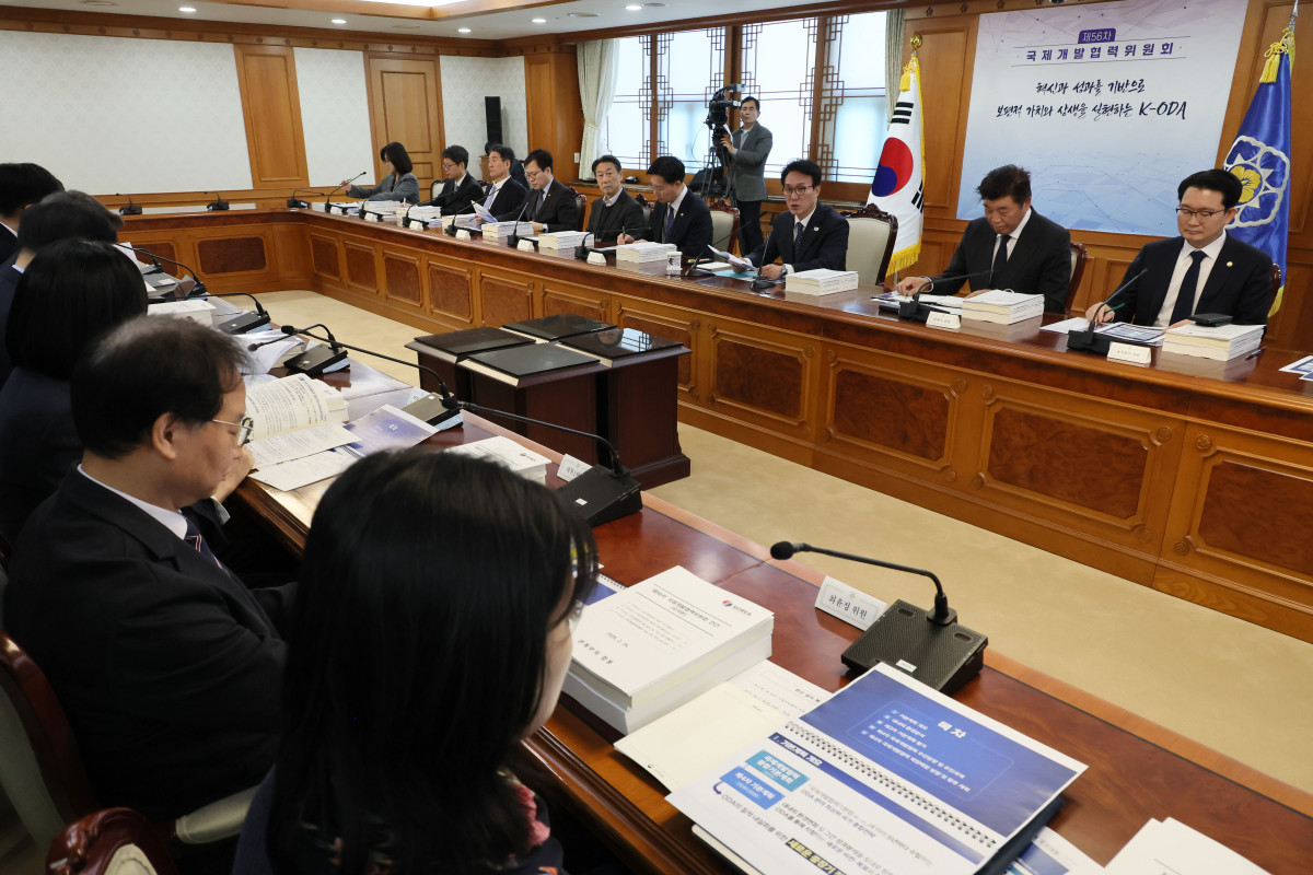 ▲김민석 국무총리가 2월 26일 서울 종로구 정부서울청사에서 열린 제56차 국제개발협력위원회에서 발언하고 있다. (연합뉴스)