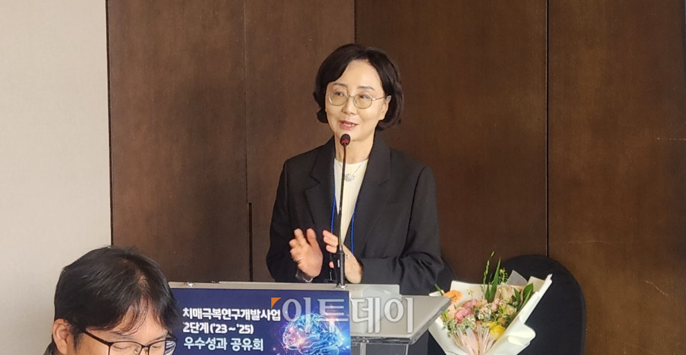 ▲묵인희 사업단장이 치매극복연구개발사업단의 주요 성과와 기술이전 사례를 공개했다. (이상민 기자 imfactor@)