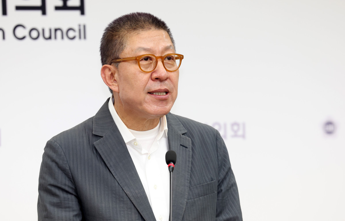 ▲박형준 부산시장이 27일 부산 연제구 부산시의회 브리핑룸에서 6·3지방선거 부산시장 선거 출마 기자회견을 갖고 있다. (뉴시스)