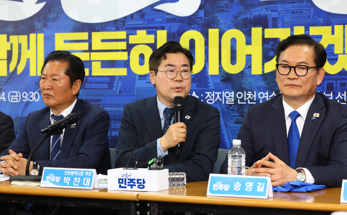 ▲박찬대 더불어민주당 인천시장 후보가 24일 오전 인천 연수구 정지열 더불어민주당 연수구청장 후보 선거사무소에서 열린 현장 최고위원회의에서 발언하고 있다. (사진=뉴시스)