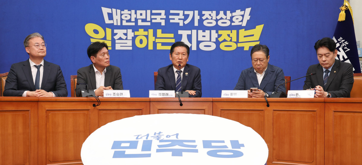 ▲정청래 더불어민주당 대표가 20일 오후 서울 여의도 국회에서 기자간담회를 열고 국회의원 재보궐선거 전략공천 관련 발언을 하고 있다. 사진=뉴시스