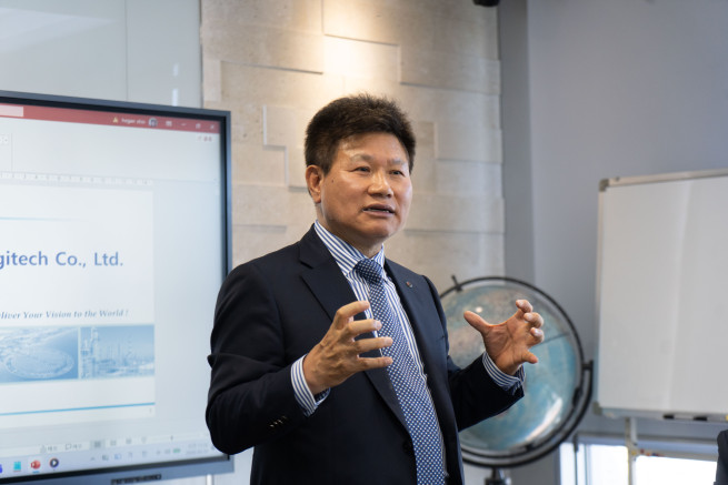 ▲권순욱 신조로지텍 대표가 24일 부산 해운대구 본사에서 진행된 기자간담회에서 발언하고 있다. (사진제공=메인비즈협회)