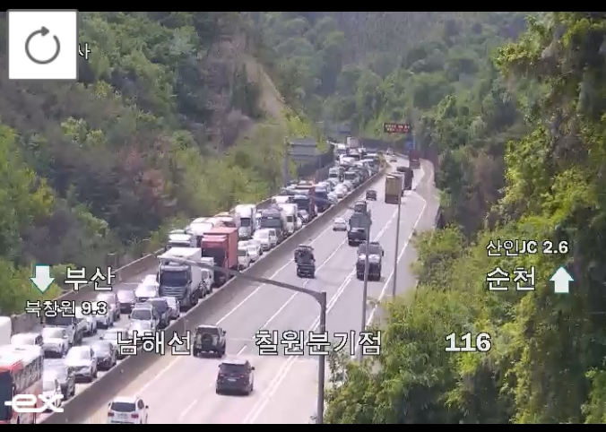 ▲[속보] 남해고속도로 칠원분기점 부근 화물차 사고 (출처=로드플러스)
