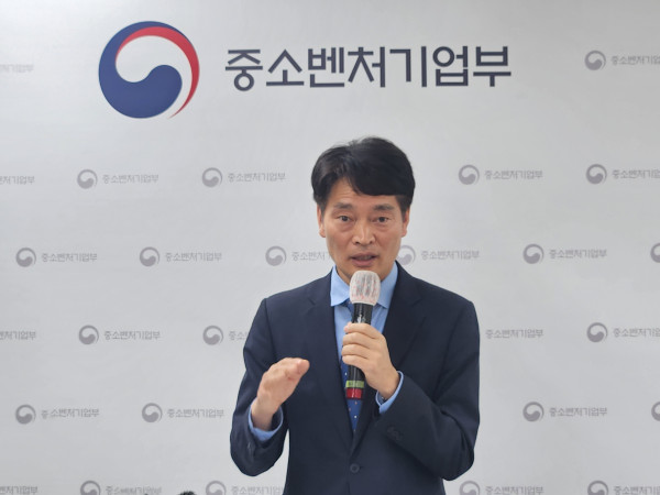 ▲중소벤처기업부 김정부 소상공인정책관이 28일 서울 여의도 중소기업중앙회에서 '소공인 지원사업 보조금 부정수급 근절 및 개편 방안'을 발표하고 있다. (사진제공=중소벤처기업부)