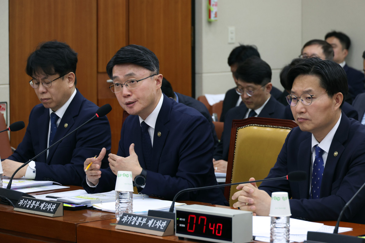 ▲류제명 과학기술정보통신부 2차관이 28일 서울 여의도 국회에서 열린 과학기술정보방송통신위원회 전체회의에서 의원 질의에 답하고 있다. (뉴시스)