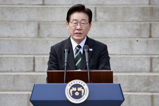 ▲이재명 대통령이 28일 충남 아산 현충사에서 열린 충무공 이순신 탄신 제481주년 기념 다례행사에서 축사를 하고 있다. (연합뉴스)
