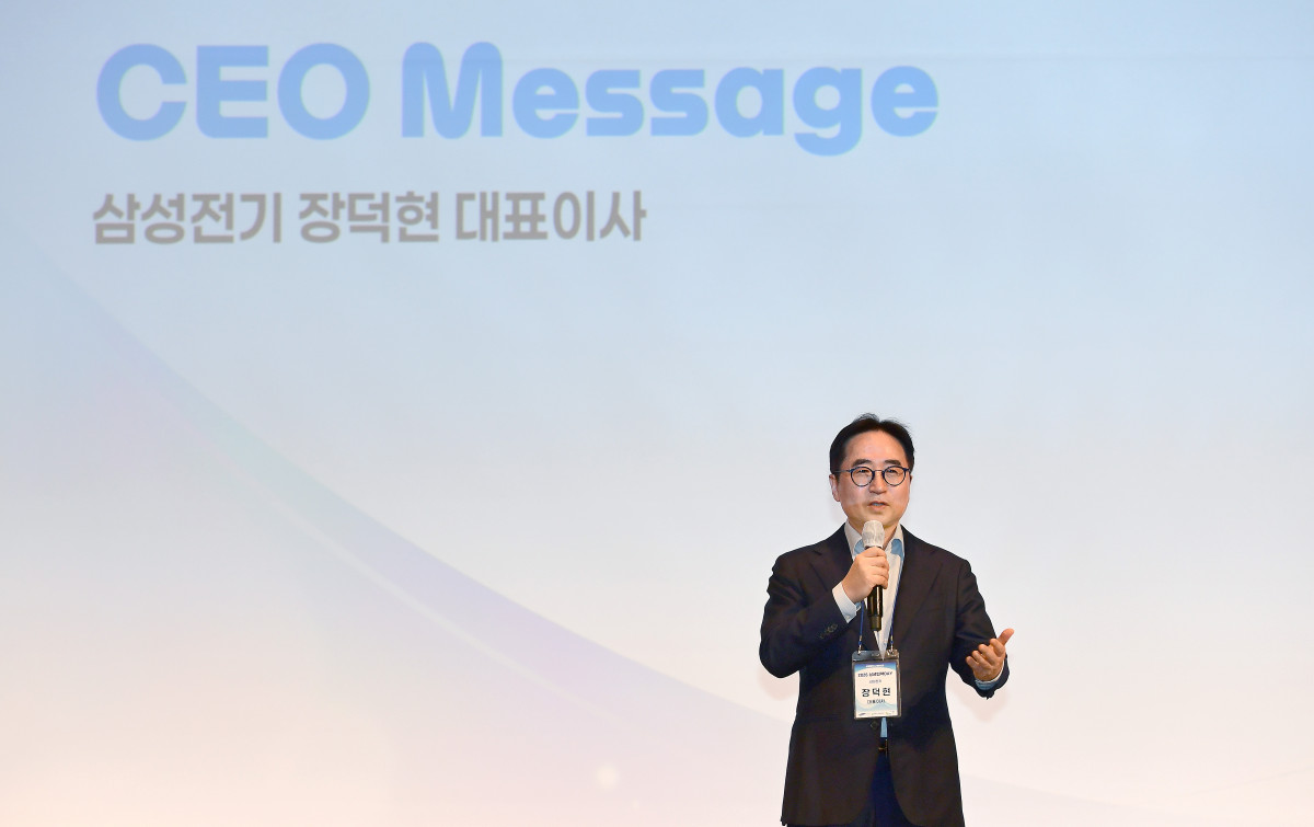 ▲장덕현 삼성전기 사장이 28일 상생협력데이 행사에서 인사말을 하고 있다. (사진=삼성전기)