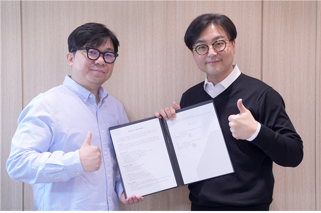 ▲손오공이 28일 콘텐츠 IP 기업 마코빌과 전략적 업무협약(MOU)을 체결했다.<왼쪽부터 이주현 마코빌 대표이사, 차현일 손오공 대표이사> (사진제공 = 손오공)