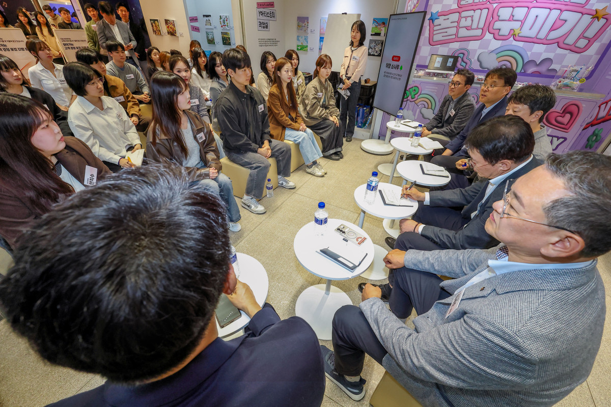 ▲KT가 고객보호365TF를 발족하고 고객 보호 역량을 강화한다. 주요 실행 과제는 AI 기반 실시간 탐지, 원스톱 해결센터, 찾아가는 고객경청포럼 운영이다. 제1회 고객경청포럼 현장. (사진제공=KT)