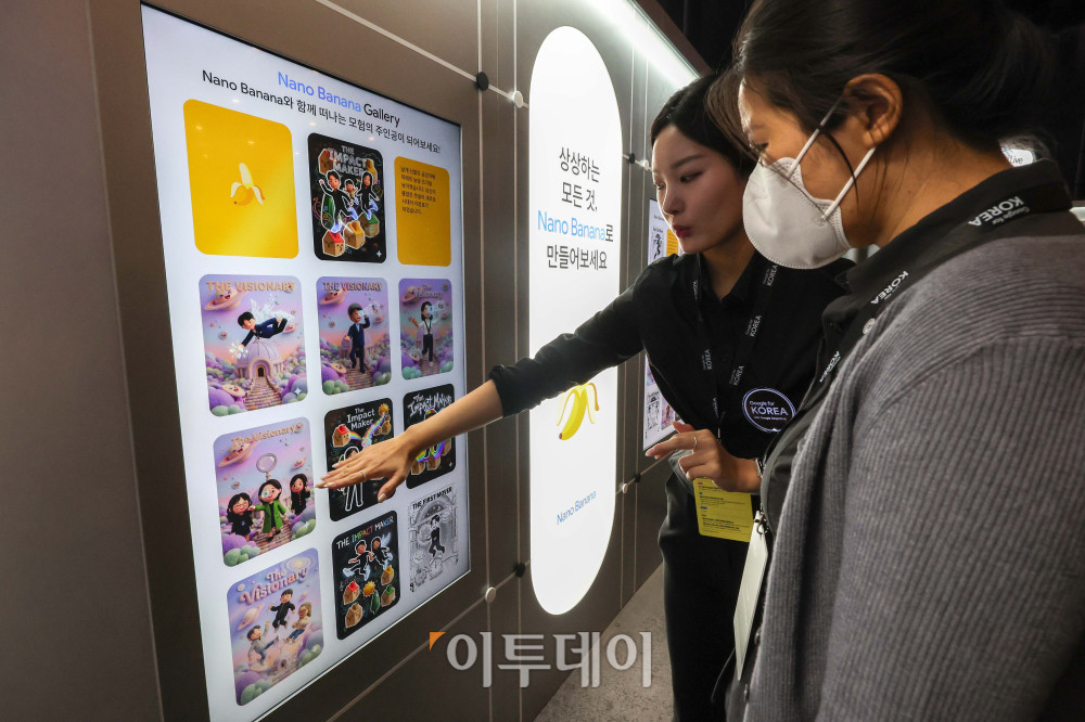 ▲29일 서울 중구 웨스틴 조선호텔에서 열린 '구글 포 코리아 2026' 행사에 앞서 데모존을 찾은 참가자들이 서비스 체험을 하고 있다. 김예연 인턴기자 kimye@