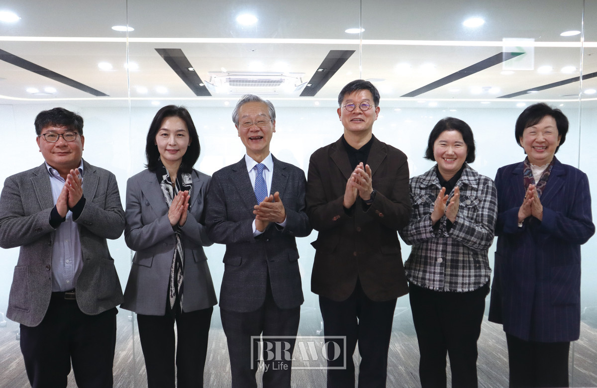 ▲(왼쪽부터)신동민 이투데이피엔씨 대표, 양진옥 굿네이버스 미래재단 대표, 조성권 이투데이피엔씨 미래설계연구원장, 이기일 서울시립대학교 도시보건대학원장, 이보람 써드에이지 대표, 박영란 강남대학교 시니어비즈니스학과 교수.