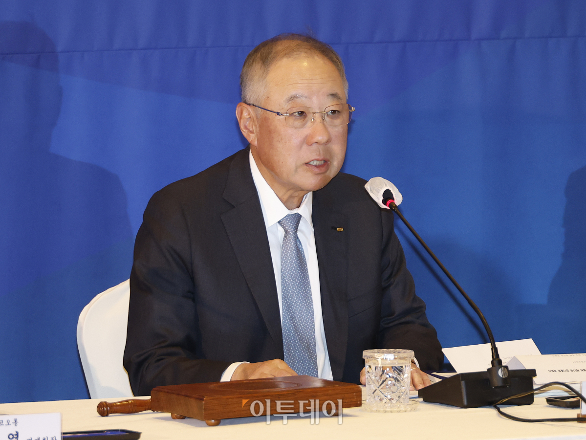 ▲류진 한국경제인연합회 회장이 2024년 서울 영등포구 FKI타워컨퍼런스센터에서 열린 한국경제인협회 제63회 정기총회에서 발언하고 있다. 조현호 기자 hyunho@
