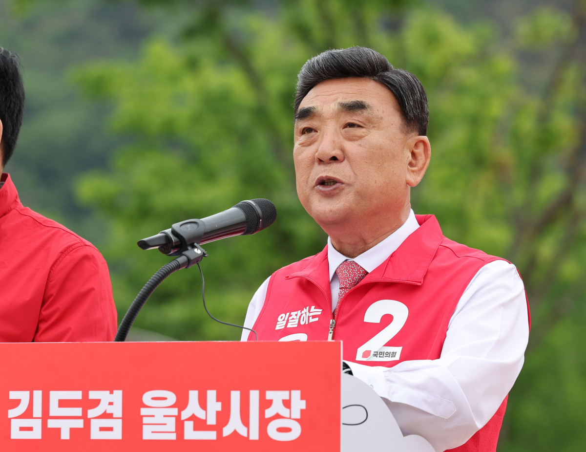 ▲김두겸 울산시장이 29일 울산시 중구 태화강 국가정원에서 재선 도전을 선언하는 기자회견을 하고 있다. (연합뉴스)
