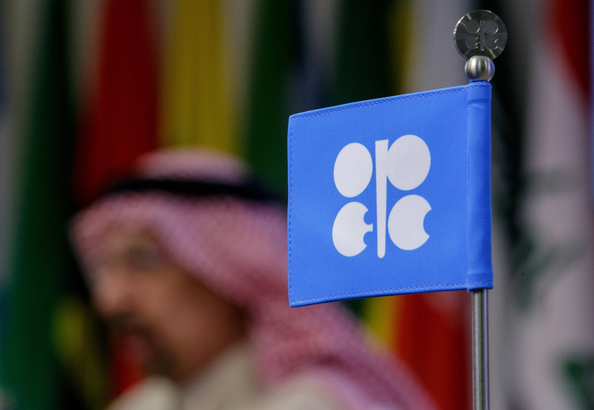 ▲오스트리아 빈에 있는 석유수출국기구 본부에서 열린 기자회견에서 OPEC 깃발이 세워져 있다. 빈/EPA연합뉴스