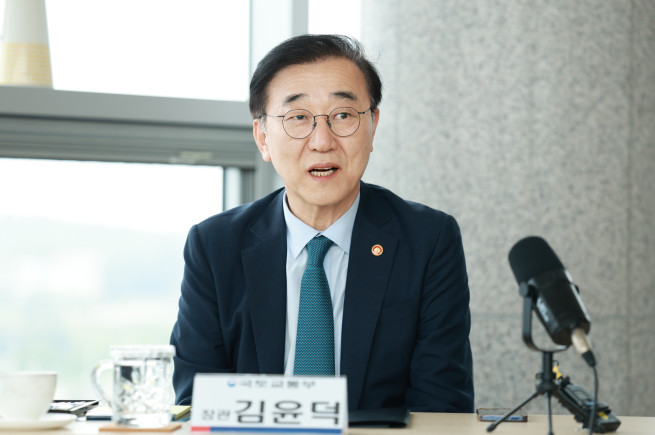 김윤덕 국토부 장관, 새만금 현장 점검…“대규모 투자 신속 추진”