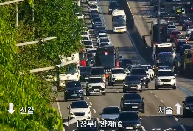 ▲경부고속도로 서초IC~양재IC 구간 버스 고장…후미 정체 (출처=서울특별시 교통정보센터 홈페이지)