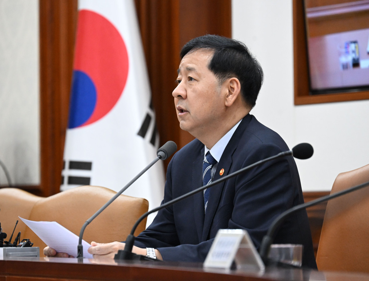 ▲구윤철 부총리 겸 재정경제부 장관이 4월 30일 서울 종로구 정부서울청사에서 열린 '비상경제본부회의 겸 경제관계장관회의 겸 대외경제장관회의'를 주재, 모두발언을 하고 있다. (재정경제부)