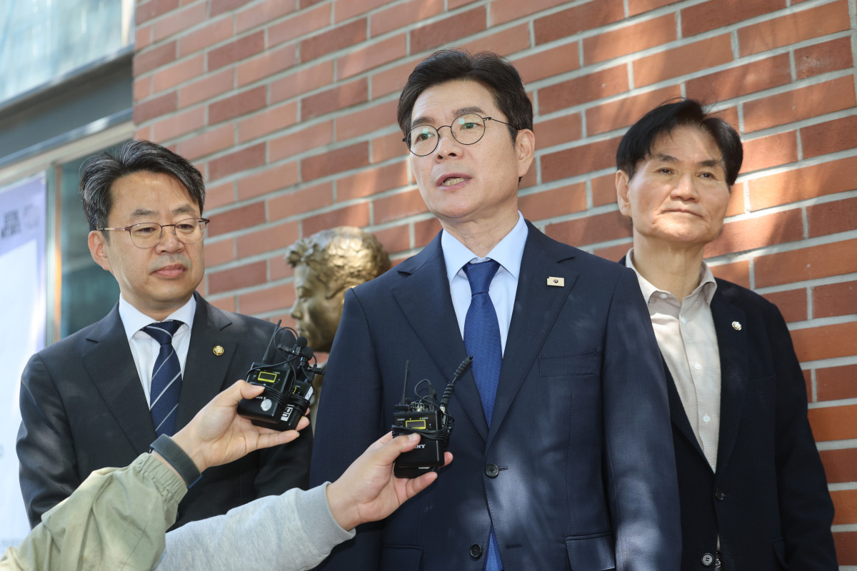 ▲더불어민주당 정원오 서울시장 후보가 30일 서울 종로구 전태일기념관 앞에서 노동공약을 발표하고 있다. 사진=연합뉴스