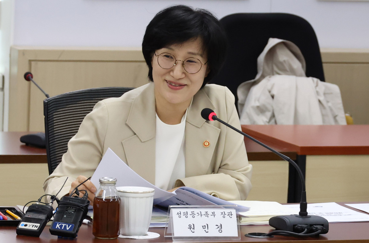 ▲원민경 성평등가족부 장관이 30일 서울 종로구 정부서울청사에서 열린 형사미성년자(촉법소년) 연령 사회적 대화 협의체 4차 회의에서 발언하고 있다. (뉴시스)