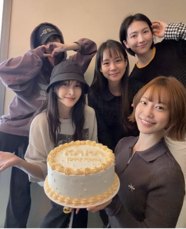 ▲카라 19주년 모임(사진=박규리 SNS)