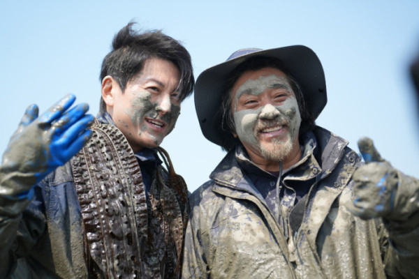▲'열두 바다' 에드워드 리, 류수영(사진=BBC Earth)