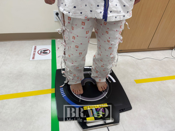 ▲서남병원 노인진료센터 내 노인포괄평가실에 마련된 밸런스 테스트 기기. 서지희 기자 jhsseo@