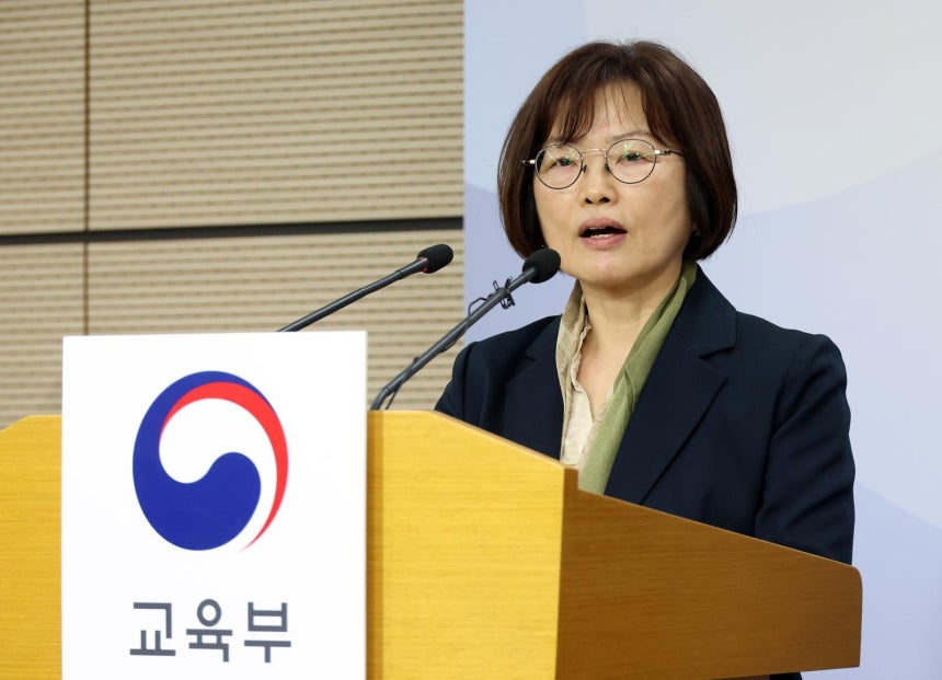 ▲김문희 한국교육과정평가원장이 3월 31일 세종시 정부세종청사에서 오는 11월 19일 실시되는 2027학년도 대학수학능력시험 시행기본계획을 발표하고 있다. (뉴시스)