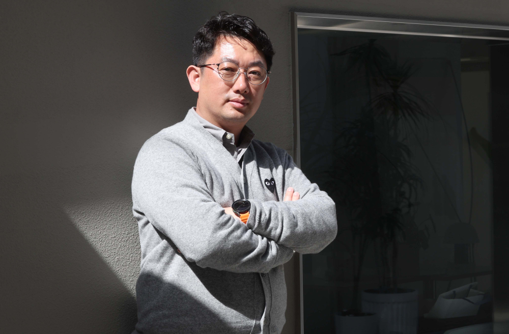 ▲조재성 육우자조금 위원장이 최근 서울 강남구 한 카페에서 이투데이와 인터뷰에 앞서 포즈를 취하고 있다. (이투데이DB)