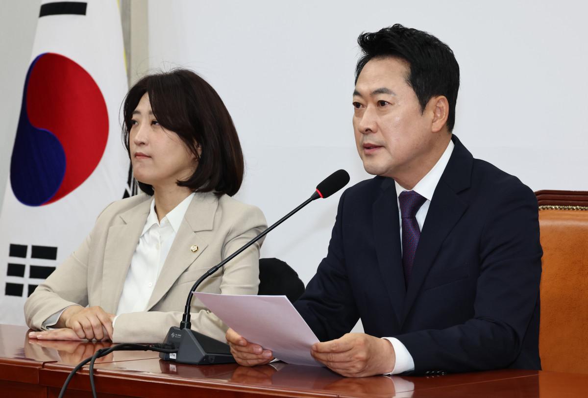 ▲장동혁 국민의힘 대표가 5일 오전 서울 여의도 국회에서 열린 기자간담회에서 발언을 하고 있다. (뉴시스)