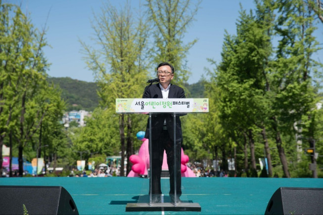 ▲김성보 서울시장 권한대행이 5일 서울어린이대공원에서 열린 '2026 서울어린이정원 페스티벌'에서 환영사를 하고 있다. (사진제공=서울시)