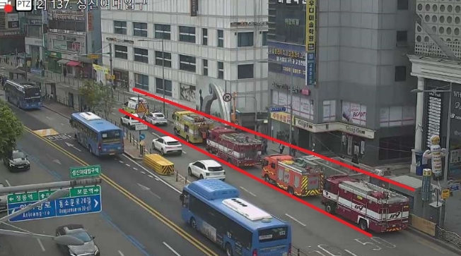 ▲성신여대입구역 인근 건물 화재…동소문로 일부 차로 통제 (출처=서울시 교통정보 시스템 TOPIS 캡처)