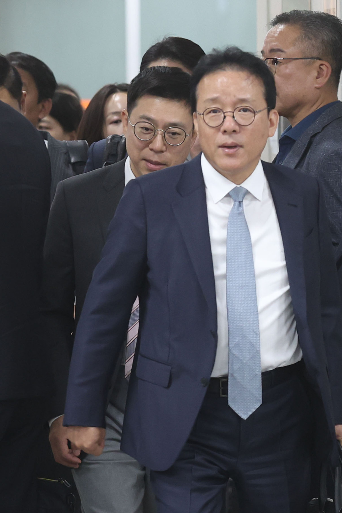 ▲민경민 오아시스에쿼티파트너스 대표가 6일 서울 서초구 서울중앙지방법원에서 열린 ‘특정경제범죄가중처벌등에관한법률위반(배임) 등 혐의’ 10차 공판에 출석하고 있다. 신태현 기자 holjjak@
