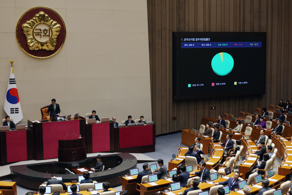 ▲지난달 28일 서울 여의도 국회 본회의에서 공직선거법 일부개정법률안이 가결되고 있다. (고이란 기자 photoeran@)