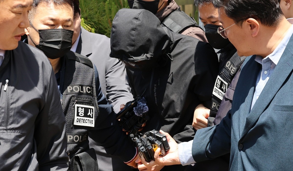 ▲7일 광주 동구 광주지방법원에서 '묻지마 살인' 피의자 장모 씨가 구속 전 피의자 심문(영장실질심사)을 마친 뒤 이동하고 있다. (사진제공=연합뉴스)
