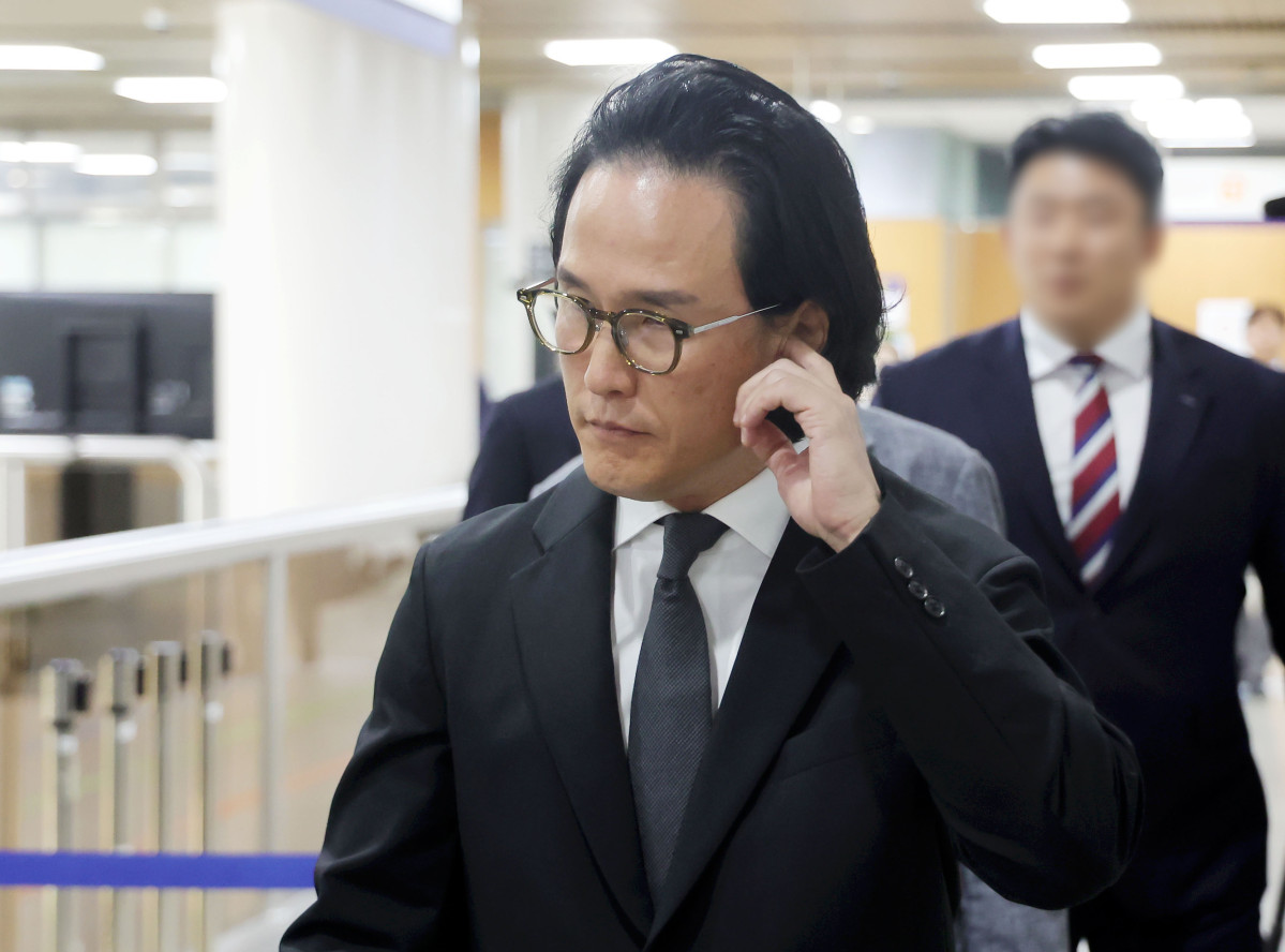 ▲조현범 한국앤컴퍼니그룹 회장이 지난해 5월 29일 오후 서울 서초구 서울중앙지방법원에서 열린 200억대 횡령·배임 혐의 관련 선고 공판에 출석하고 있다. (뉴시스)