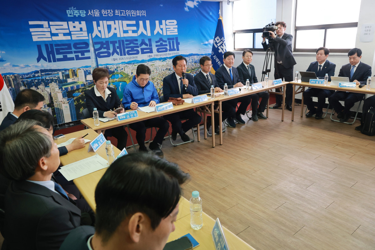 ▲더불어민주당 정청래 대표가 8일 서울 송파구 민주당 조재희 송파구청장 후보 선거사무소에서 열린 현장 최고위원회의에 참석해 발언하고 있다. 사진=연합뉴스