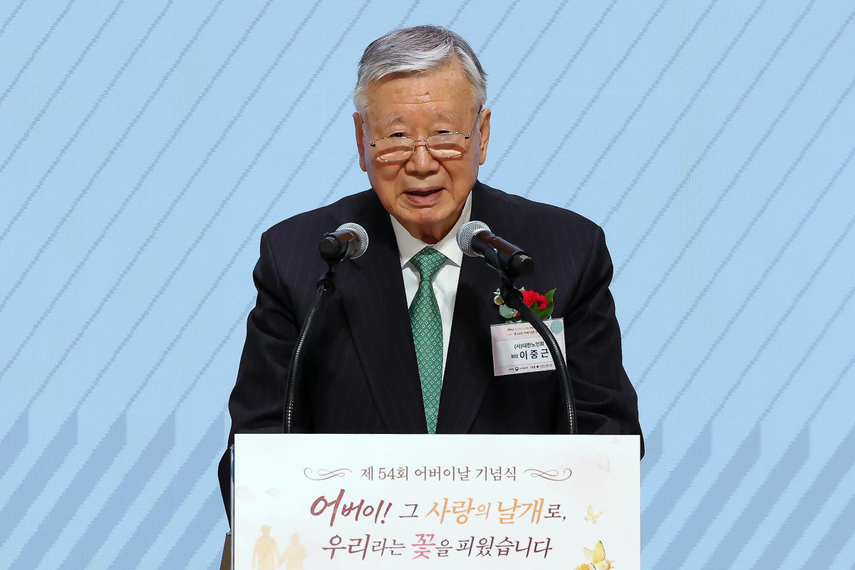 ▲이중근 대한노인회장이 8일 서울 중구 대한상공회의소에서 열린 제54회 어버이날 기념식에서 인사말을 하고 있다. (뉴시스)
