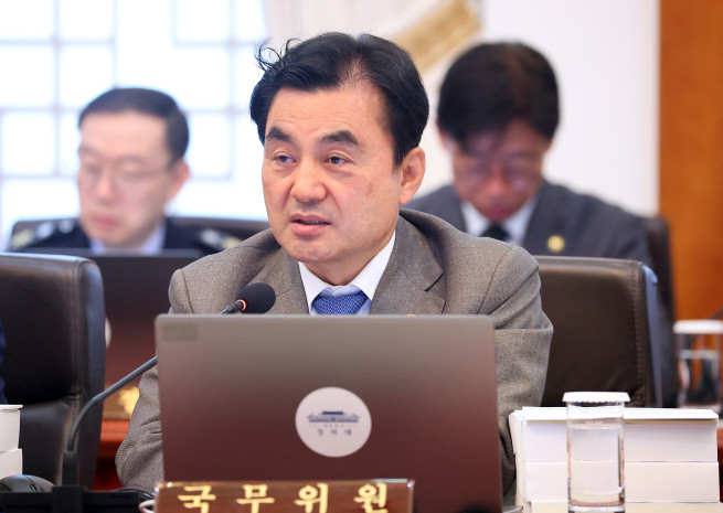 ▲안규백 국방부 장관이 지난달 28일 청와대에서 열린 국무회의 겸 비상경제점검회의에서 발언하고 있다. (뉴시스)