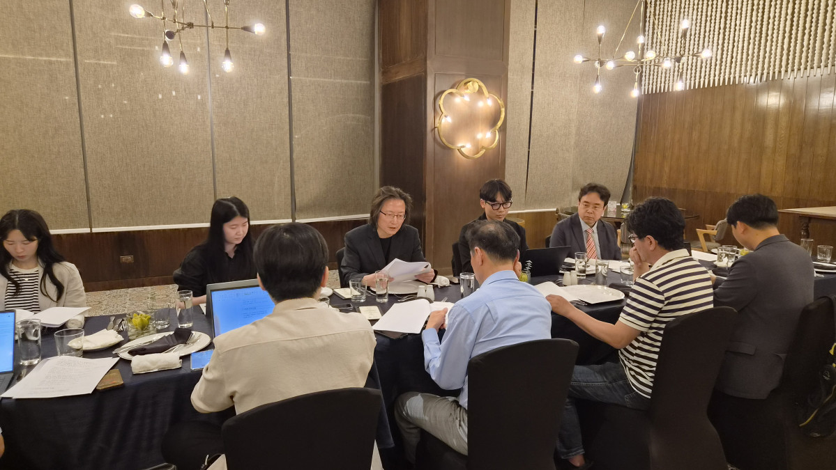 ▲주병기 공정거래위원장이 필리핀 마닐라의 한 호텔에서 가진 동행기자단 간담회에서 발언하고 있다. (공정거래위원회)