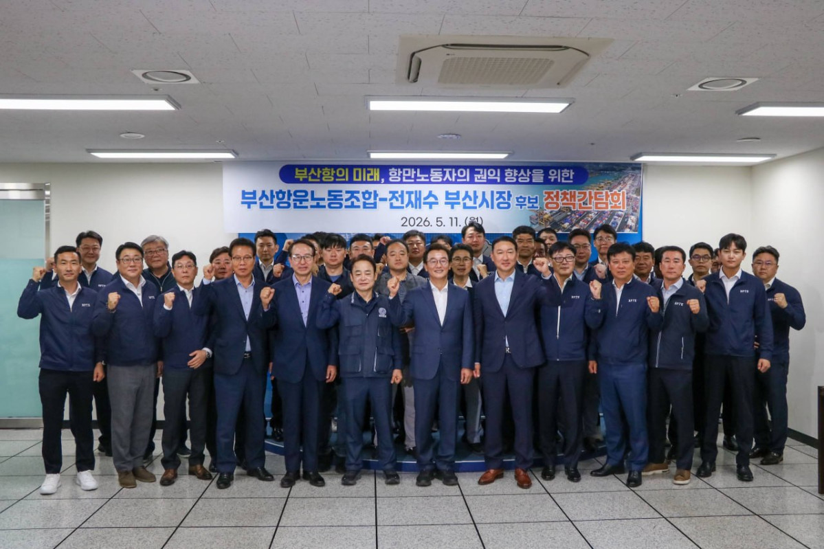 ▲부산항운노동조합은 11일 전재수 더불어민주당 부산시장 후보와 간담회를 갖고 지지 의사를 밝혔다. (사진=전재수 후보 캠프)